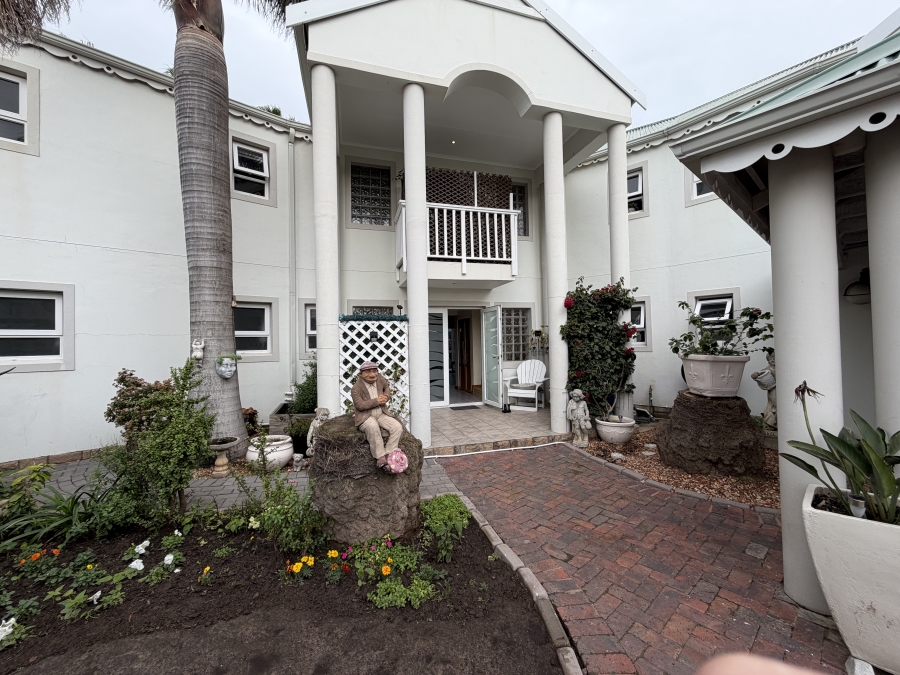 6 Bedroom Property for Sale in Marina Martinique Eastern Cape